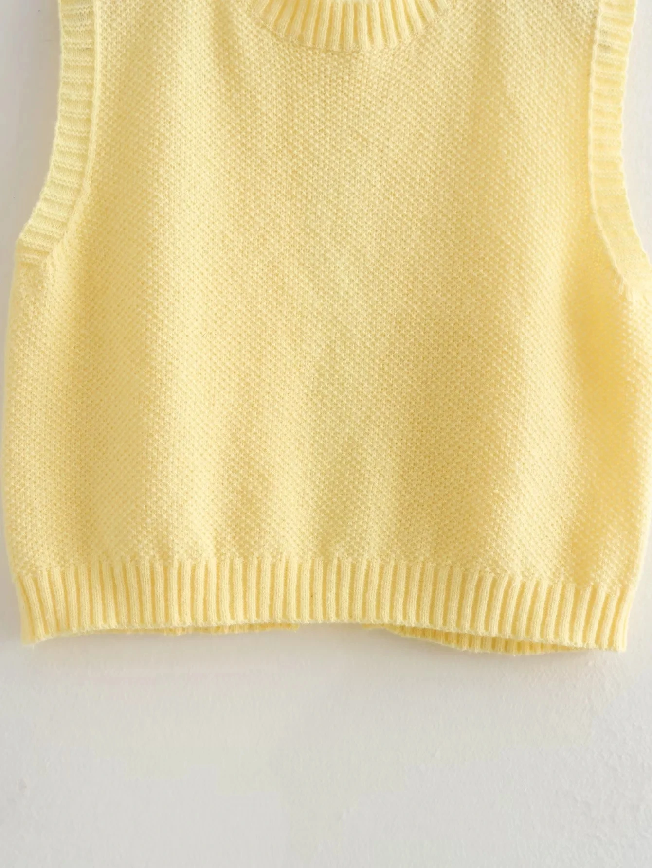 TRAFZA 2024 New Fashion Women's Tank Top Knitted O Neck Sleeveless Lace Up Woman Casual Short Pullover Top Sexy Backless Sweater