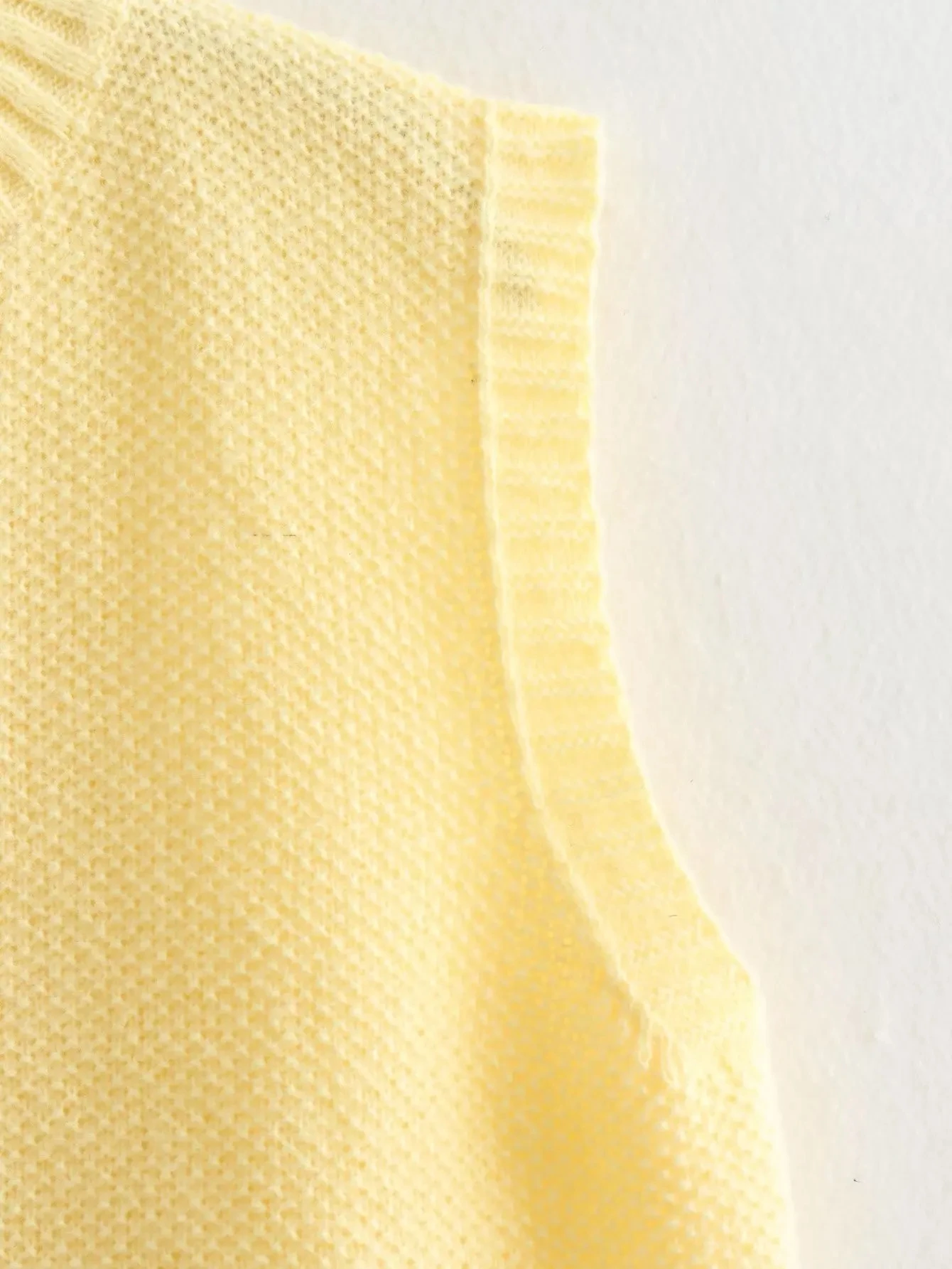 TRAFZA 2024 New Fashion Women's Tank Top Knitted O Neck Sleeveless Lace Up Woman Casual Short Pullover Top Sexy Backless Sweater