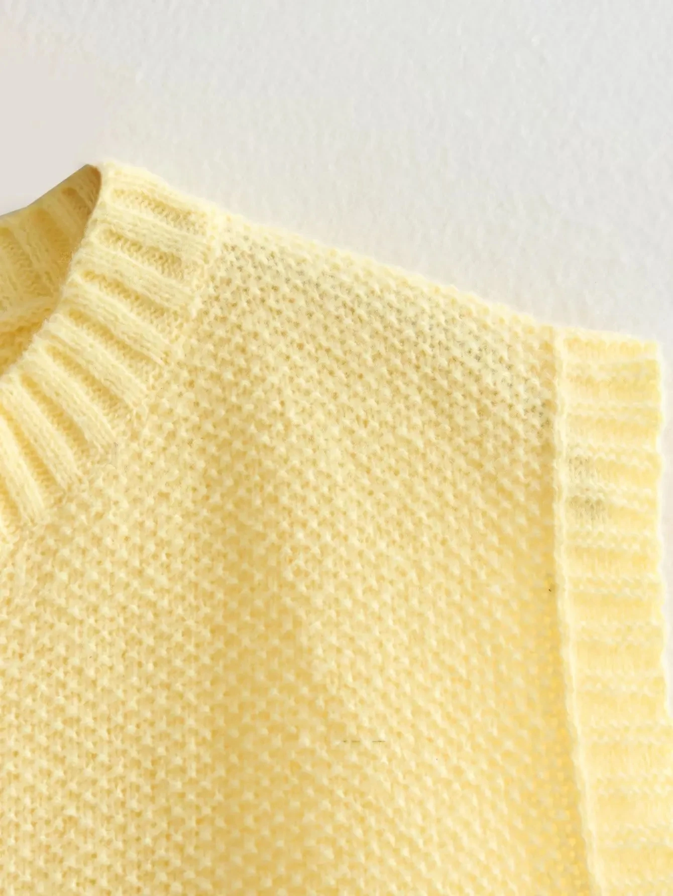 TRAFZA 2024 New Fashion Women's Tank Top Knitted O Neck Sleeveless Lace Up Woman Casual Short Pullover Top Sexy Backless Sweater