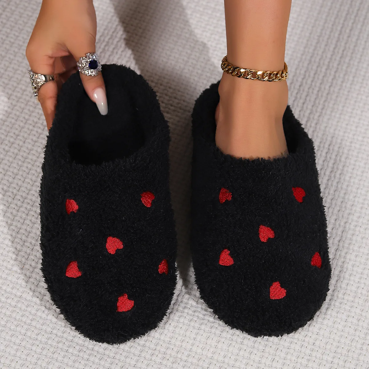 Winter Women's Heart-Shaped Slippers Love Mute Soft Sole Shoes Indoor Comfortable Cute Silent Carpet Light Living Room Winter Women's Heart-Shaped Slippers Love Mute Soft Sole Shoes Indoor Comfortable Cute Silent Carpet Light Living Room