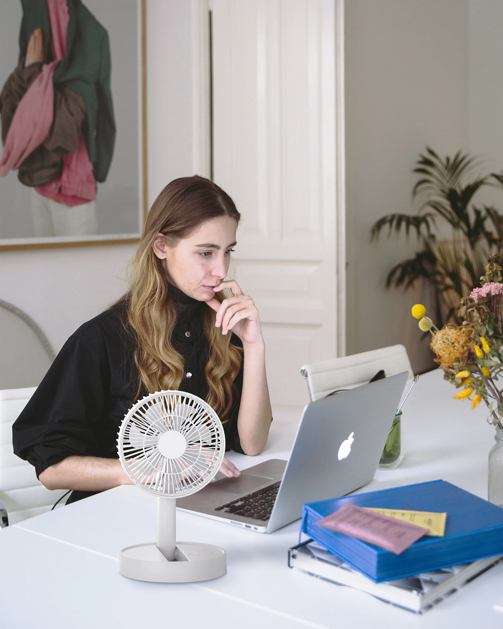 F28 Portable Mini Desktop USB Folding Fan with 4 Speed and Timing Functions Suitable for Bedroom Indoor or Outdoor Use F28 Portable Mini Desktop USB Folding Fan with 4 Speed and Timing Functions Suitable for Bedroom Indoor or Outdoor Use