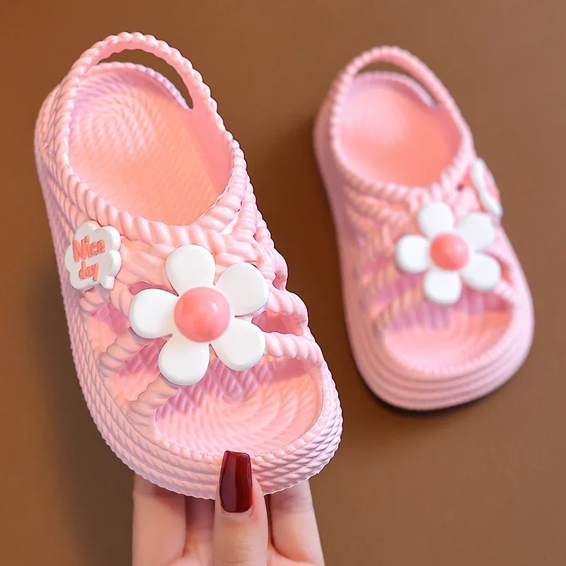 2024 New Children's Slippers Summer Girls and Boys Bathroom Home Anti slip Beach Shoes Soft Soled Baby Sandals