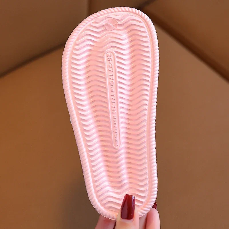 2024 New Children's Slippers Summer Girls and Boys Bathroom Home Anti slip Beach Shoes Soft Soled Baby Sandals