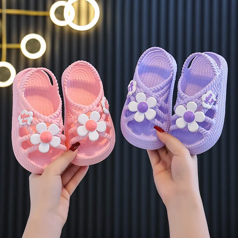 2024 New Children's Slippers Summer Girls and Boys Bathroom Home Anti slip Beach Shoes Soft Soled Baby Sandals